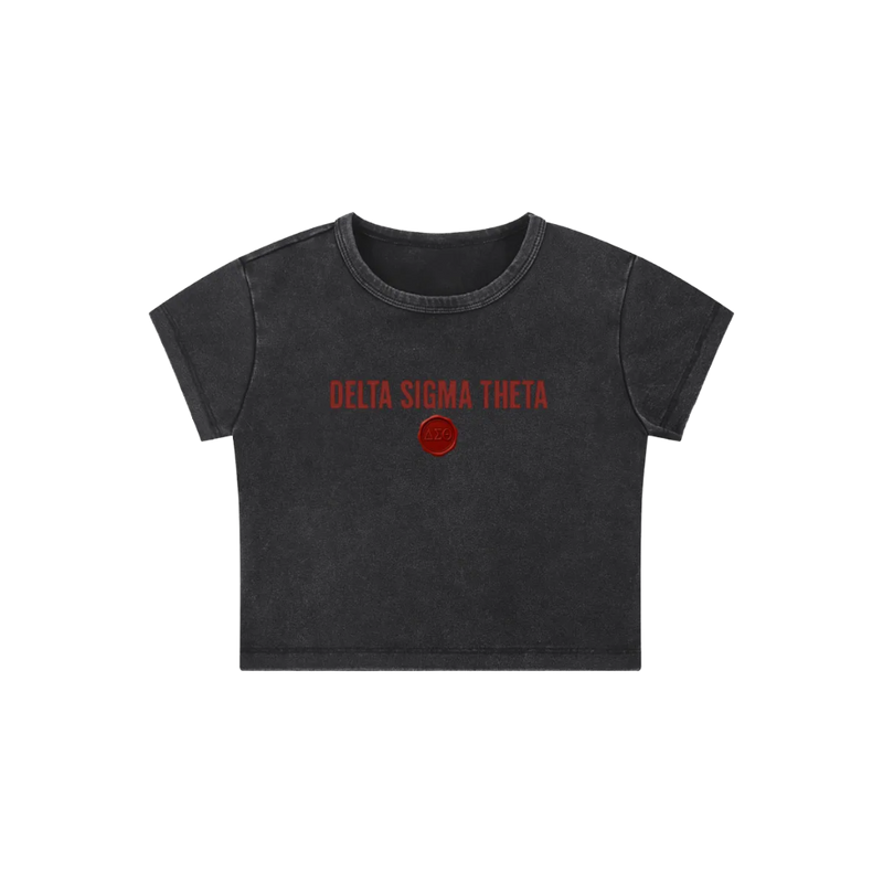 ΔΣΘ Wax Emblem Crop Tee